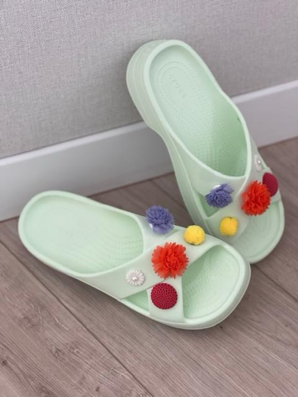 crocs CLASSIC WOMEN'S WILDFLOWER CROSS STRAP Mint Green